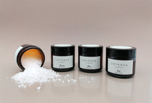 Lade das Bild in den Galerie-Viewer, INTENSE Cosmetics Badekristalle Geschenkpackung Variante 1