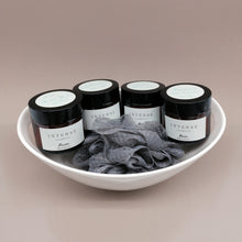 Lade das Bild in den Galerie-Viewer, INTENSE Cosmetics Badekristalle Geschenkpackung Variante 1